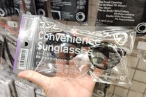 10月の再販は売れるのか？夏に即完売したファミマの「コンビニエンスサングラス」が通年販売に！担当者が語る戦略