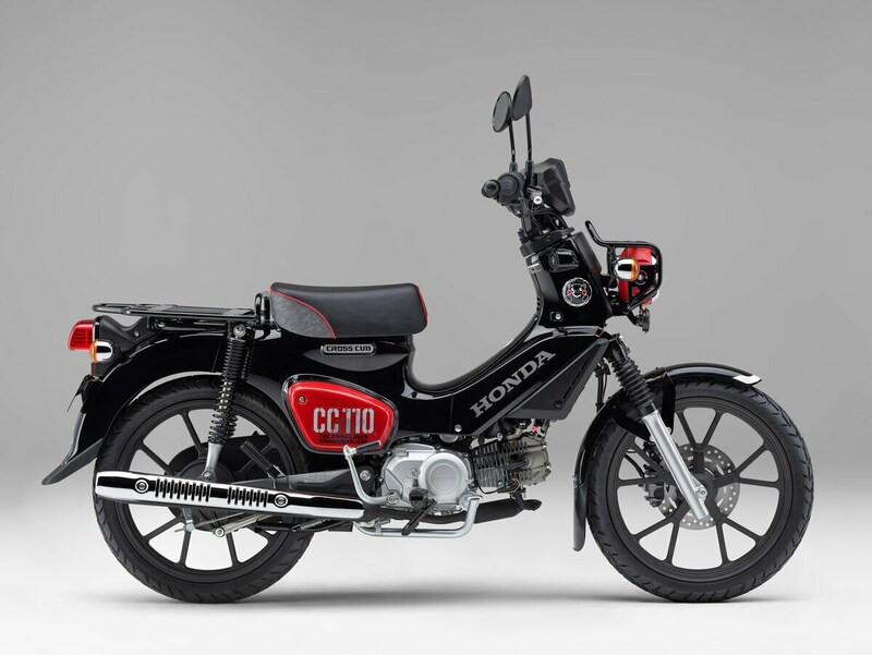 クロスカブ110 くまモン バージョンは「グラファイトブラック」の1色