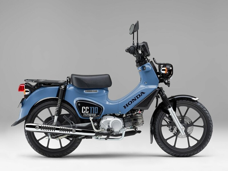 クロスカブ110に新色として設定された「ボニーブルー」