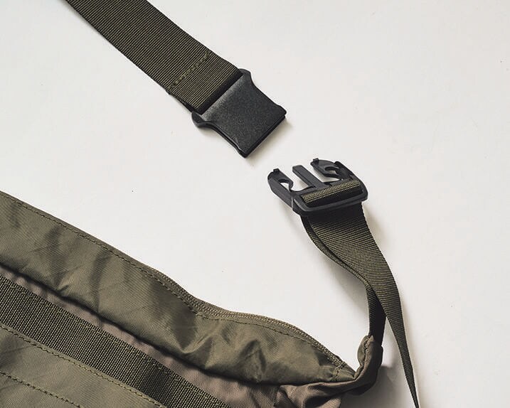 ナンガ
エコパック UR ショルダーバッグ　「バックル付きで使いやすい！」