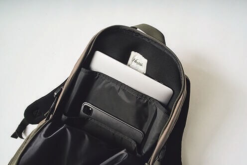 ナンガ エコパック UR バックパック　「出し入れしやすいPCスペースを用意！」