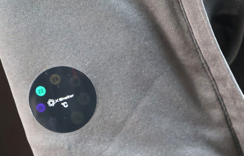 衣服内温度をチェックできるサーモメーターが搭載