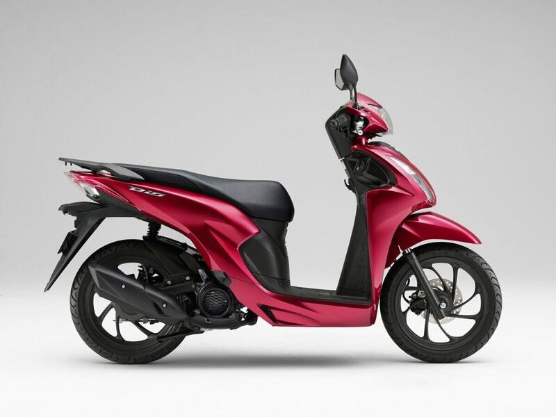 インナーボックスやラゲッジボックスなどで、原付一種に求められる日常の移動時における軽快さや使い勝手の良さに配慮