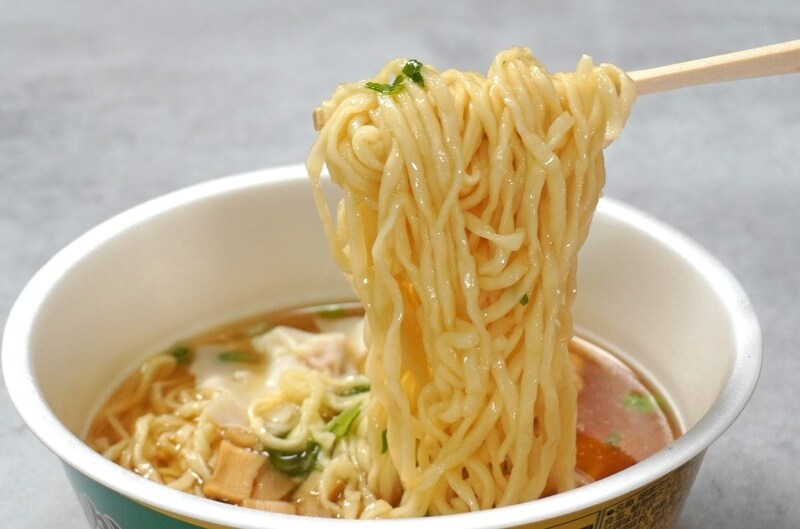 「このカップ麺、マジで激うま」超進化!“新・マルちゃん正麺”3種をガチレビュー【1位は手もみ風麺がすごい中華そば】