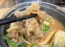 「白飯が消える反則級のウマさ」吉野家×ばり嗎初コラボ“濃厚とんこつ牛鍋”が最高に贅沢…悪魔の味変ダレもやばすぎ！実食レビュー