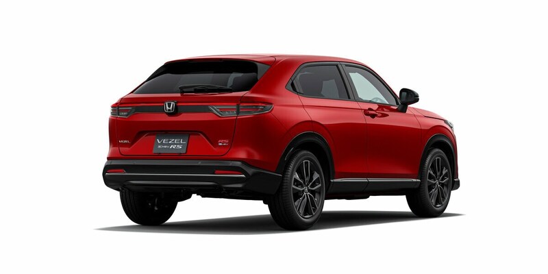 足元はベルリナブラック＋ダーク切削クリアの18インチアルミホイール