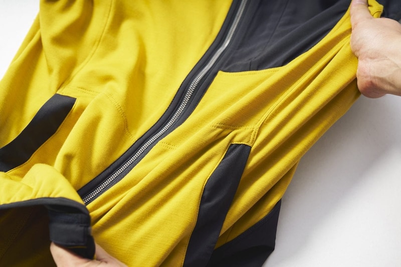 縦・横に伸びる2WAYストレッチ