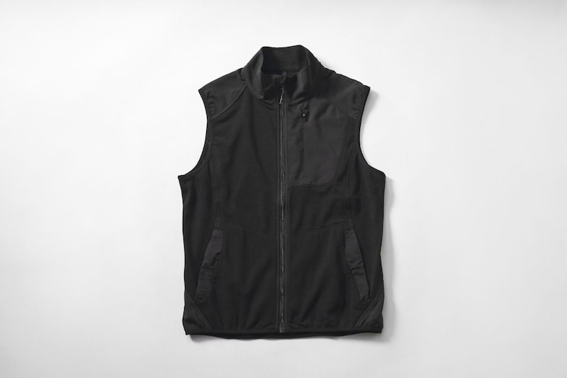 ブラックも展開しており、街でも使いやすそう