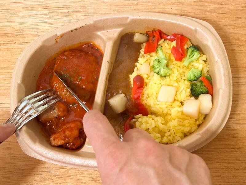 ハンバーグは、ひとくちでは食べきれないまあまあのビッグサイズです