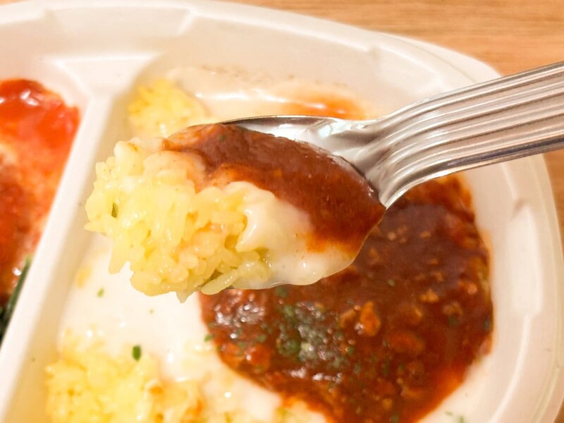 ドリアの2種類のソースは味にまとまりがあって、ファミレス的万人受けするおいしさ