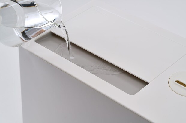 水タンクは5ℓの大容量。500㎖/hの最大加湿量で運転時、最長10時間給水不要で連続加湿が可能