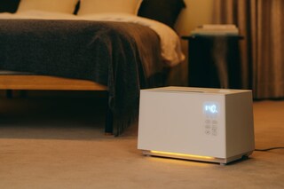 【超音波式なのに衛生的!?】99.9％除菌の清潔なミストでたっぷり加湿！シロカの“加熱超音波式加湿器”が寝室におすすめ