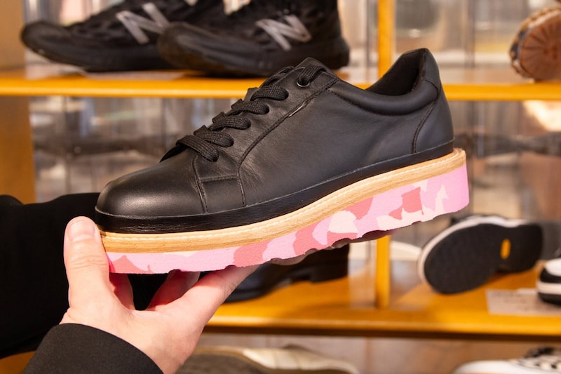 ソールデザインだけでなくカラーバランスもあるから、ソールスワップの場合はソール選びが慎重になりますよね
