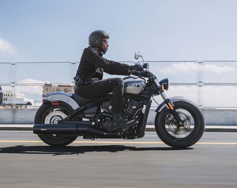 ライダーの自信や安心感に繋がるコントロールしやすい自然なライディングポジションもポイント