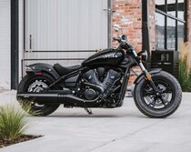 【アメリカンバイクの王道】169万円～“インディアン”に手が届く！スカウトシックスティのワイルドな「ボバー」と優雅な「クラシック」に注目