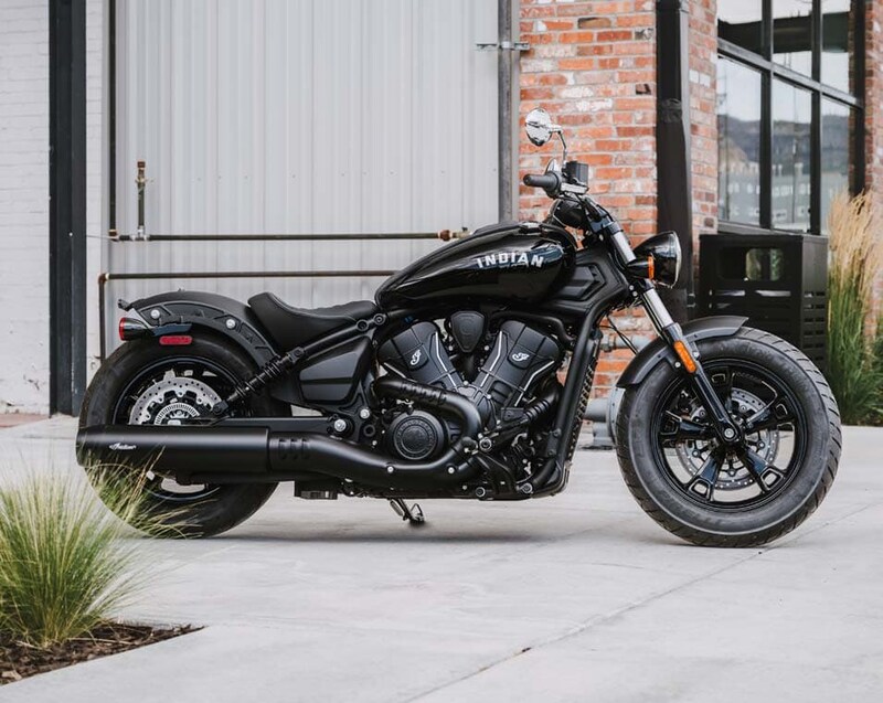 【アメリカンバイクの王道】169万円～“インディアン”に手が届く！スカウトシックスティのワイルドな「ボバー」と優雅な「クラシック」に注目