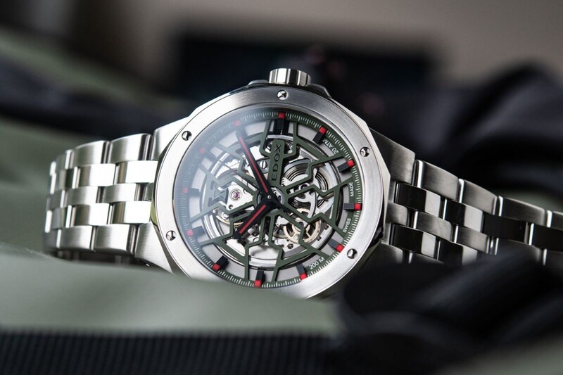 ベゼルは1973年のヘリテージモデルから継承した12角形型