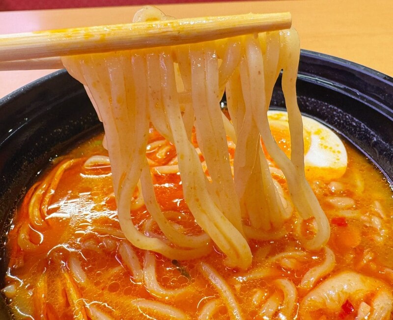 納豆のとろみがついたスープは麺にもよく絡んで美味しい！