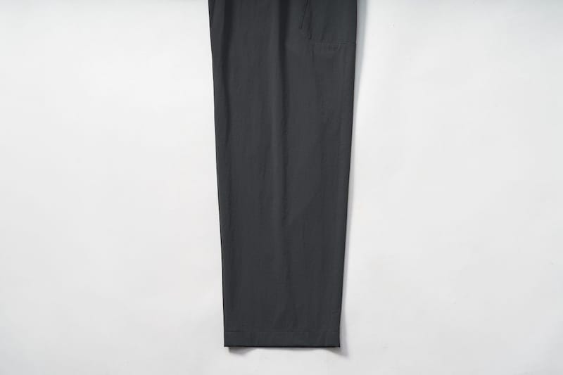 裾を一周1cm程度小さくすることでスッキリとしたシルエットへ変更