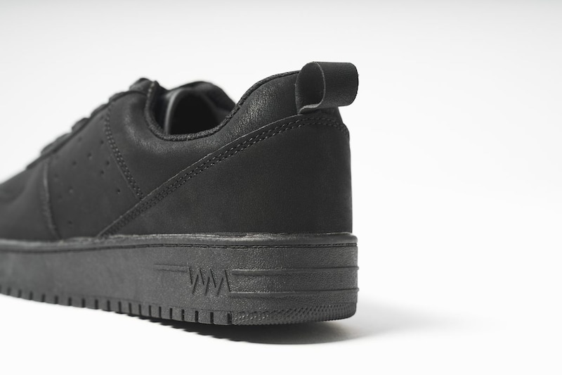 前・横・後とすべてブラックなので統一感がある