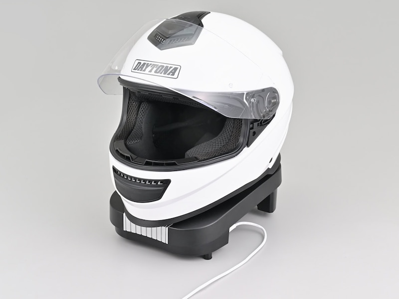 自宅では充電アダプターを使用してコンセントとつないでの使用がスタンダード