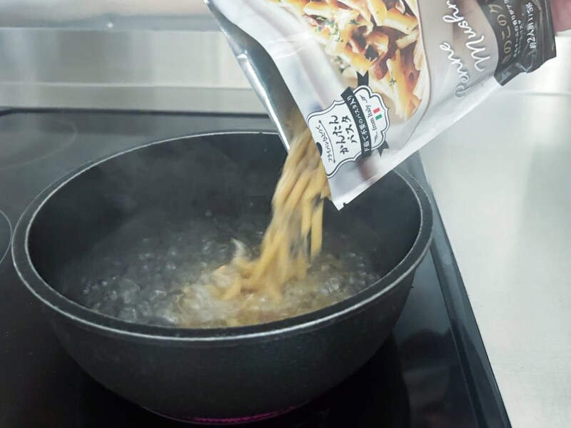 面倒な手間がなく、鍋ひとつで作れちゃうところが「かんたんパスタ」シリーズの最大の魅力！