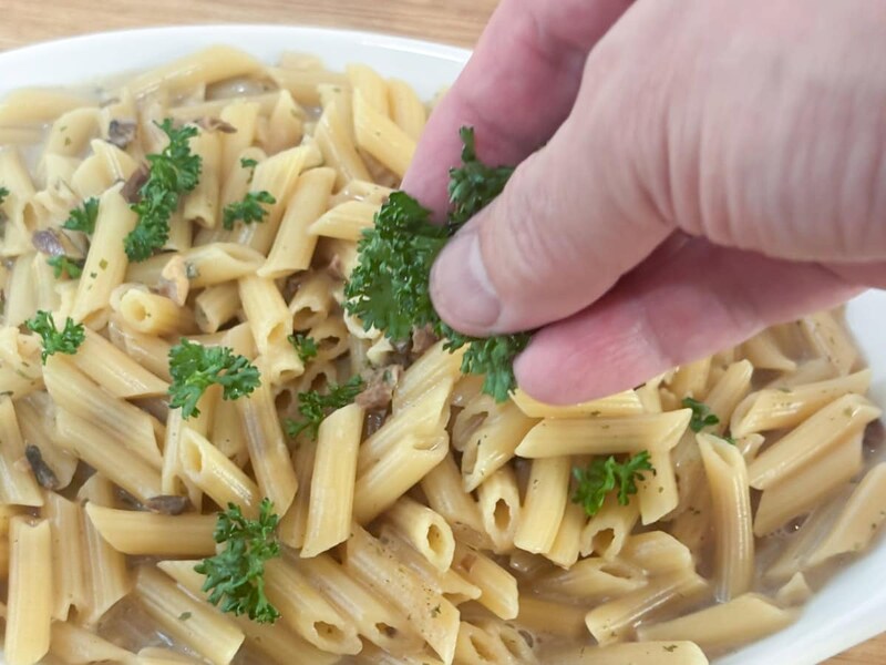 ラーメンの袋麺と同じく、お好みでトッピングを楽しむのもあり