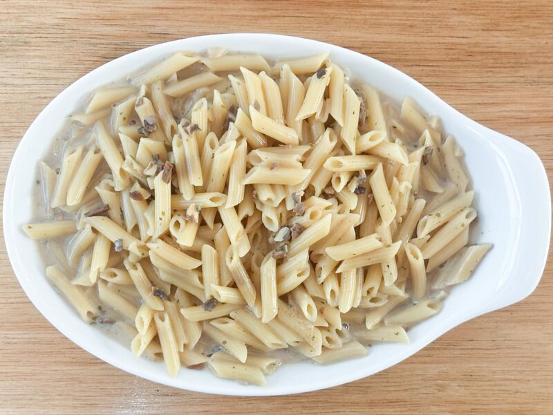 「きのこのクリームパスタ」は、ペンネの穴に濃厚なスープがよく絡みます