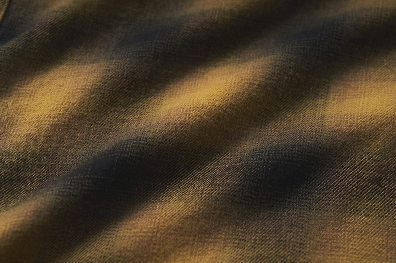 コットン100％の細い糸を使用した両面起毛素材を採用