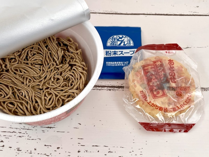 日清食品 日清の利きどん兵衛 天ぷらそば 信州／液体スープが多い中、粉末スープでこのレベルのおいしさが出せるのもスゴい