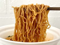 「このカップ麺、ヤバうまい」即席麺マニア絶賛！食欲の秋に“絶対食べるべき”限定カップ麺ベスト3【1位は高級店監修の激うま汁なし麺】