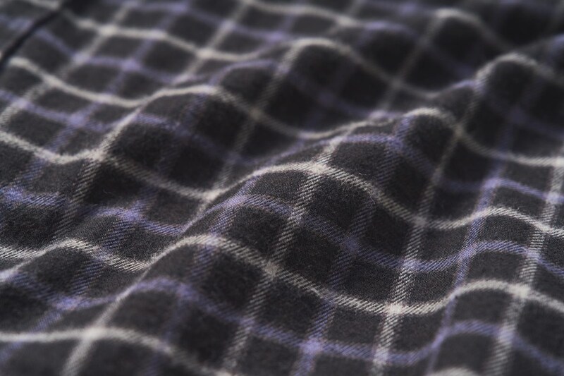 本体はコットン70％、ポリエステル30%によるフランネル素材。ポリエステルを含めた改質綿にすることで吸湿性や速乾性に優れている