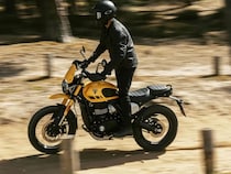 「普通二輪で乗れる」トライアンフの新型SCRAMBLER 400XC、スズキの“街乗り最強”スクーターほか【バイクの人気記事ランキングベスト3】（2025年9月版）