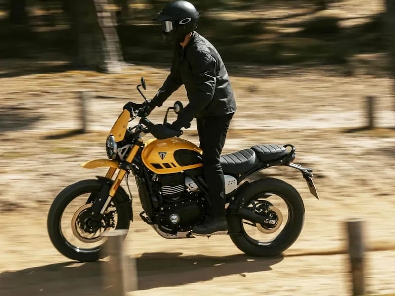 「普通二輪で乗れる」トライアンフの新型SCRAMBLER 400XC、スズキの“街乗り最強”スクーターほか【バイクの人気記事ランキングベスト3】(2025年9月版)