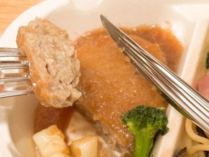 「和風おろしハンバーグ＆香味醤油スパゲティ」のハンバーグは、ちょっとつくねのようです