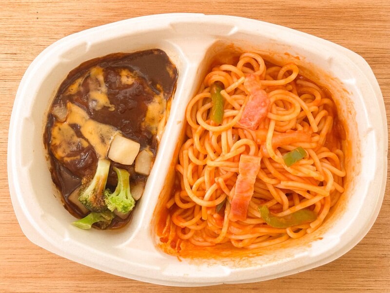 「煮込み焼ハンバーグ＆ナポリタン」の電子レンジの加温時間は、500wで7分20秒〜7分40秒、600wで6分20秒〜6分40秒