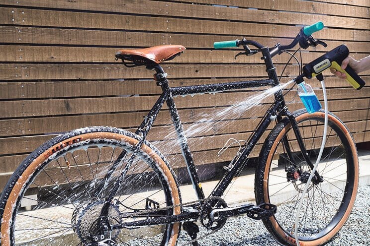 泡洗浄が手軽に！洗浄剤ノズルを標準装備