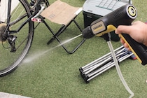 【予想超えの大ヒット】水道の約7.5倍！「4in1ノズルでサッと汚れを落とせる」ケルヒャーのどこでも高圧洗浄機をプロが徹底解説してみた