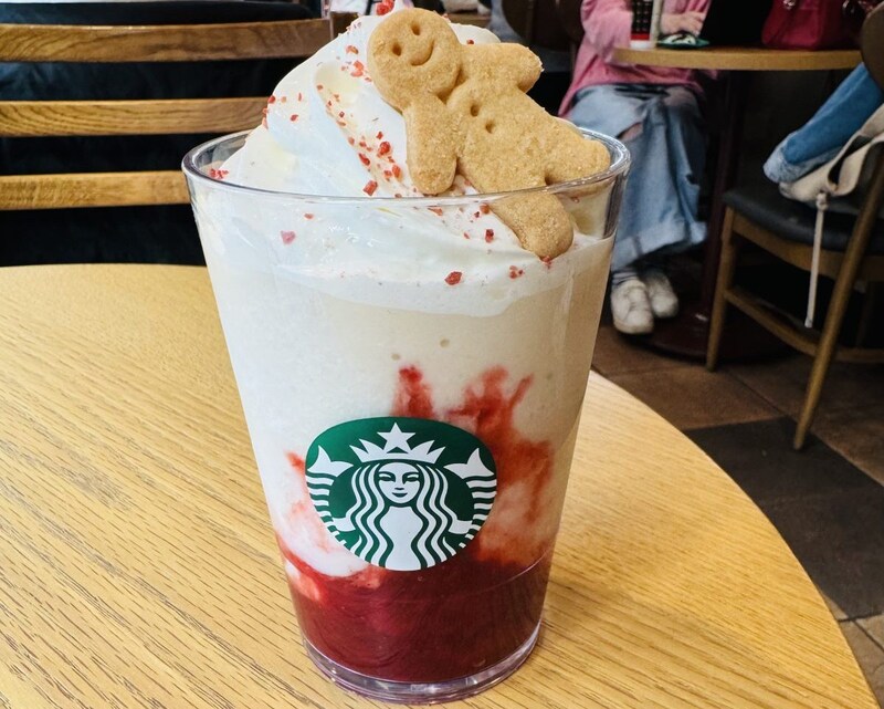 『ストロベリー & ジョイフルメドレー ティー フラペチーノ』