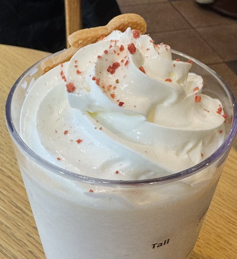 『ストロベリー & ジョイフルメドレー ティー フラペチーノ』