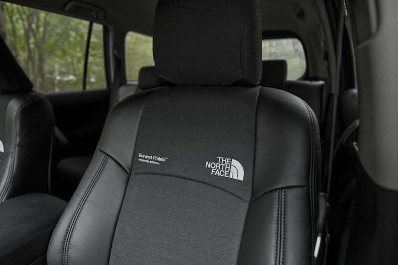 次世代の革新的な繊維素材、Brewed Proteinファイバーを使用して作られたオリジナルのシートカバー