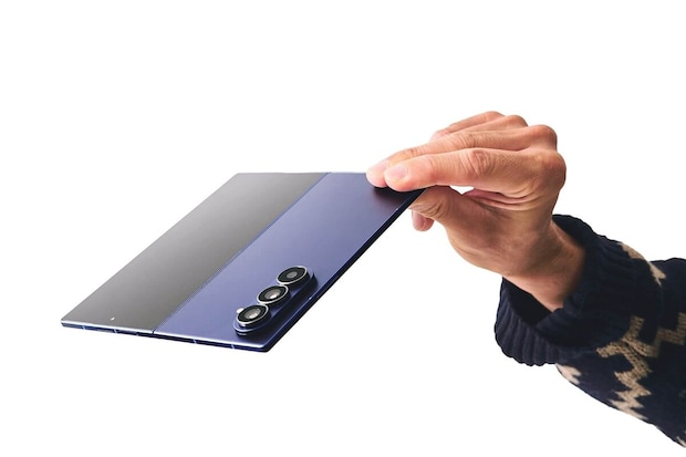 画面の折りたたみ部分は凸凹が少なく、ほぼ気にならないレベル