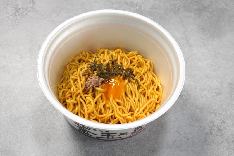 エースコック
釜玉風まぜそば　牡蠣だし醤油たれ
