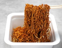 「このカップ焼きそば、ガチでうますぎる」10月に食べてよかった注目作ベスト3【1位は30種のスパイスが麺にからみつくド迫力】