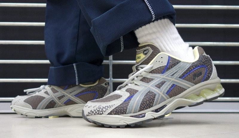 【新時代のハイブリッドスニーカー】懐かしいのに未来的!? 眺めても最高、履いても最高な「ASICS GEL-NIMBUS 10.1」をエディターが試し履きレビュー