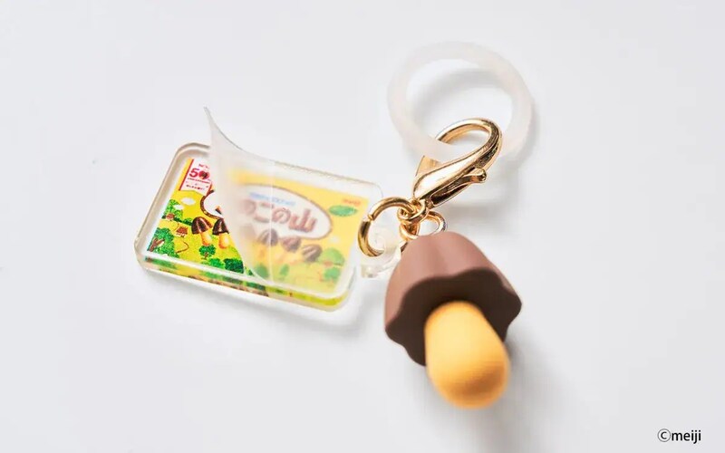 アクリルチャームの保護シートを剥がしてからご使用を♪