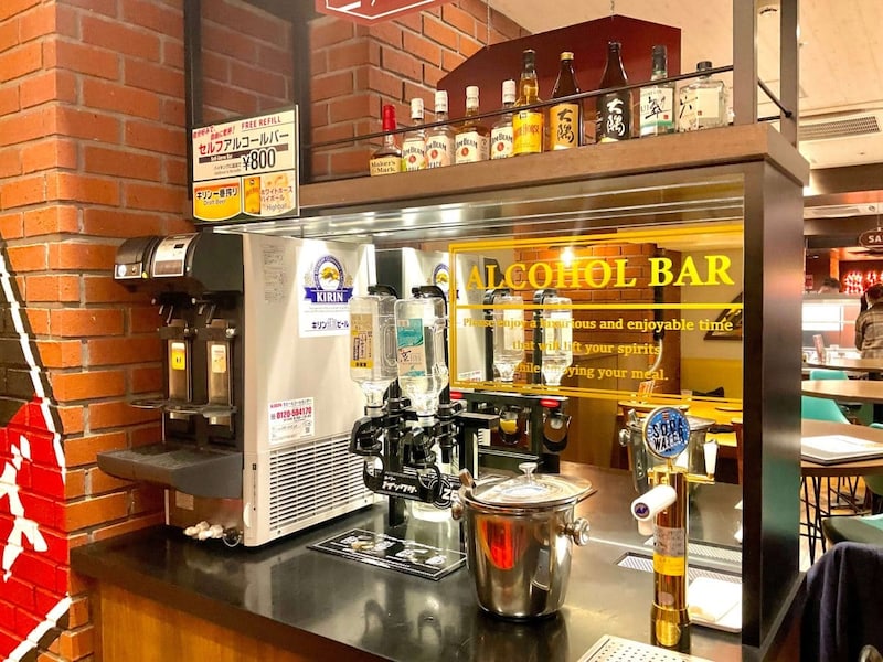 シェーキーズ、アルコールバーもある店舗もある