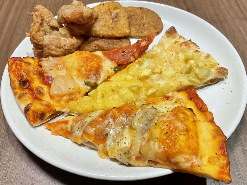 シェーキーズ、定番ピザラインナップもリニューアル