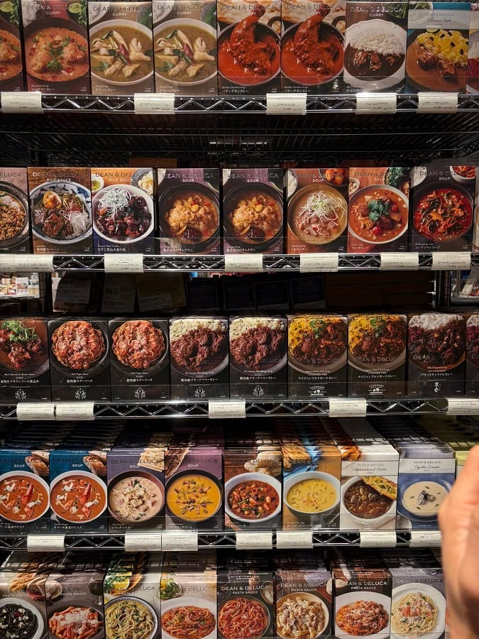 精肉加工、熟成を手がける職人たちとDEAN ＆ DELUCAが一緒に作ったプレミアムなカレーたち