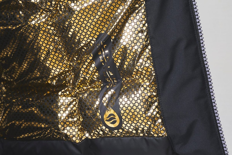 体温を反射してポカポカに！